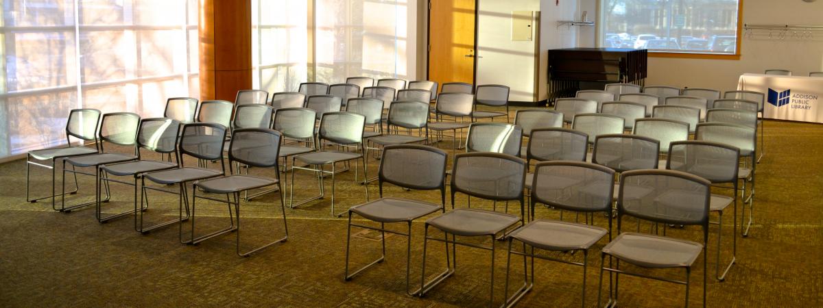 Sala de reuniones establecido con sillas